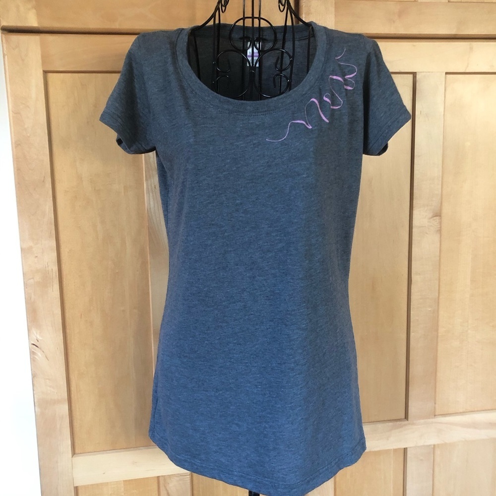 Tultex soft grey shirt sleeve pink graphic T-shirt size Medium